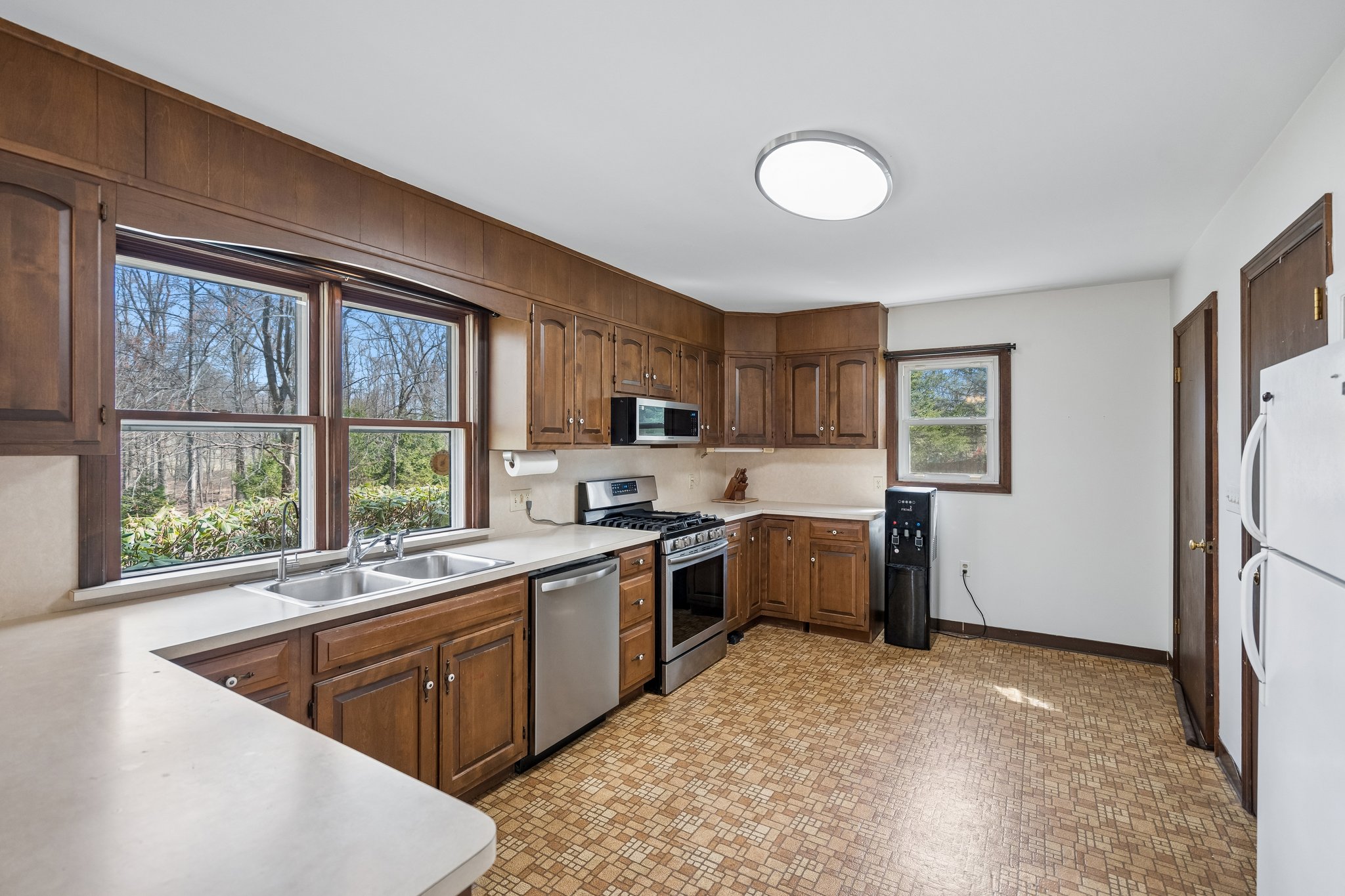 Kitchen with double sink