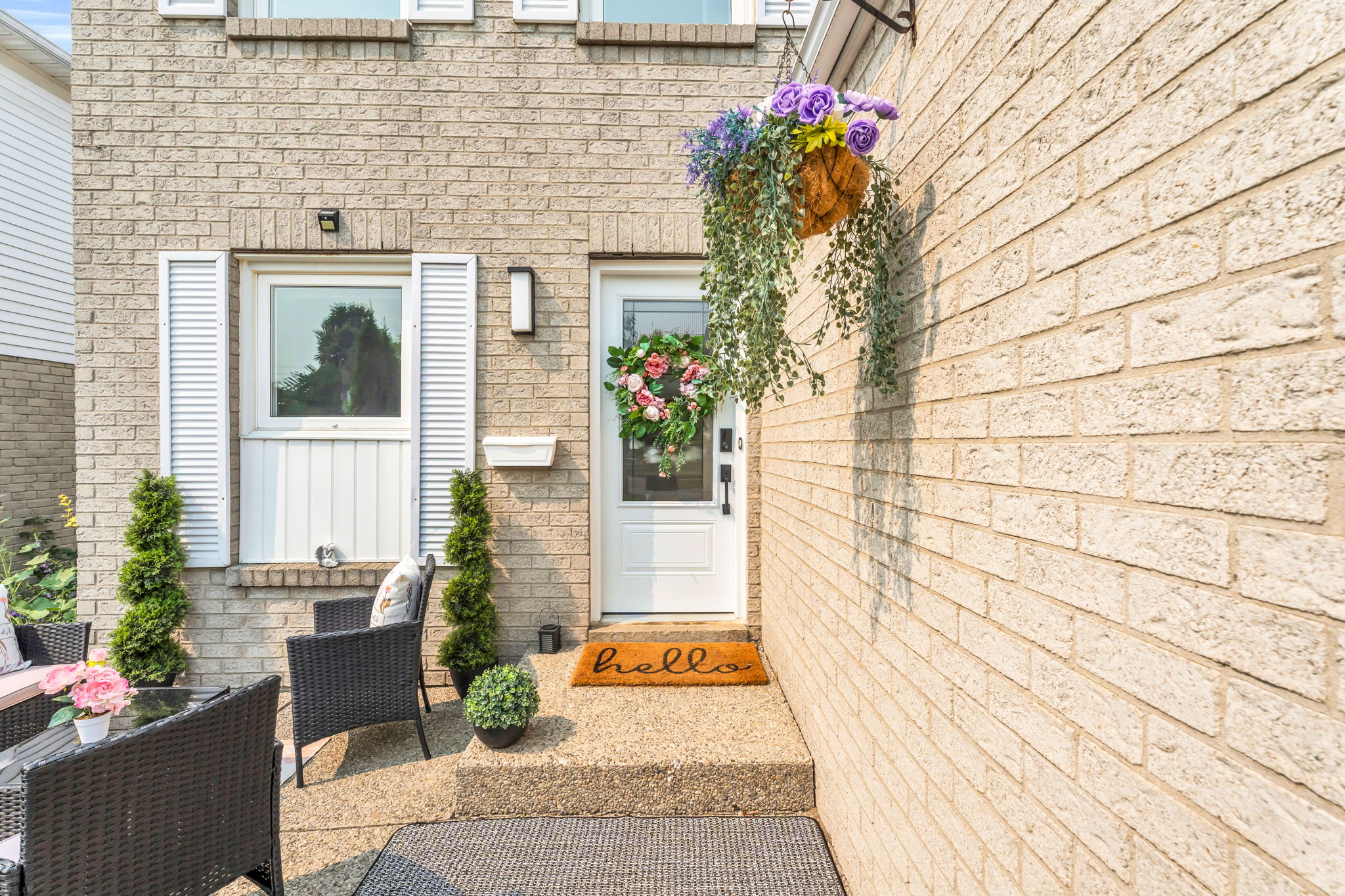 Front Porch/Entrance