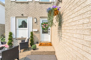 Front Porch/Entrance