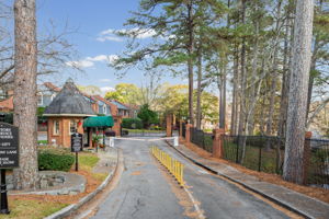 3 Plantation Dr NE a, Atlanta, GA 30324, USA Photo 29