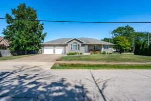 24 S Main St, Thorold-2