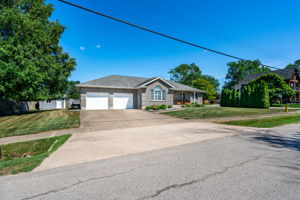 24 S Main St, Thorold-4