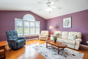 24 S Main St, Thorold-8