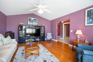 24 S Main St, Thorold-11