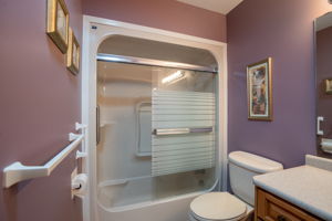 24 S Main St, Thorold-24
