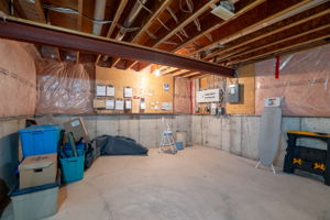 24 S Main St, Thorold-39