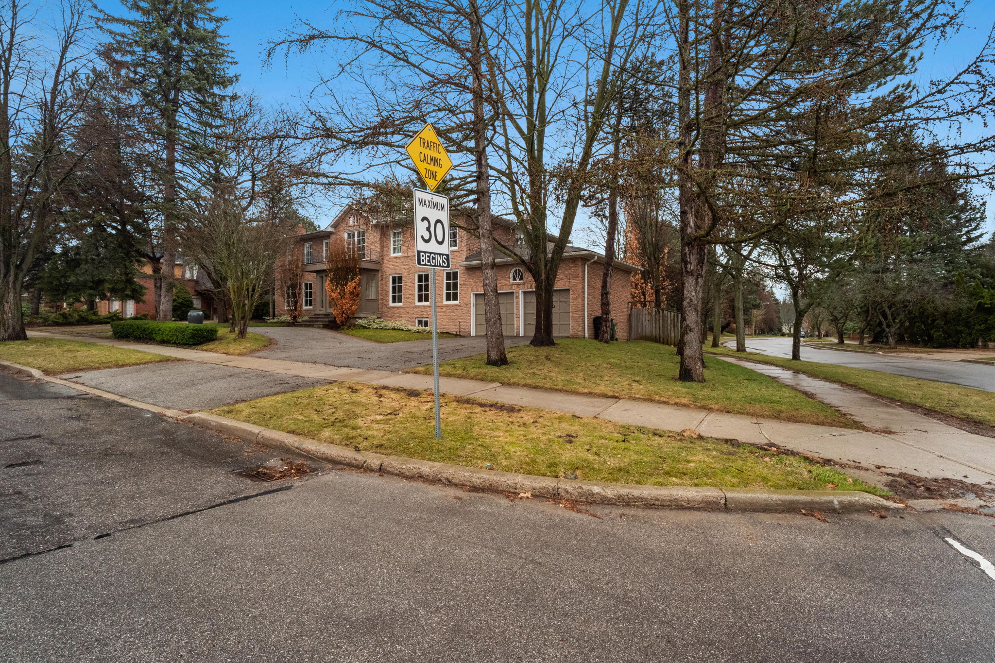 3 Sagewood Dr Toronto, ON M3B 1T4