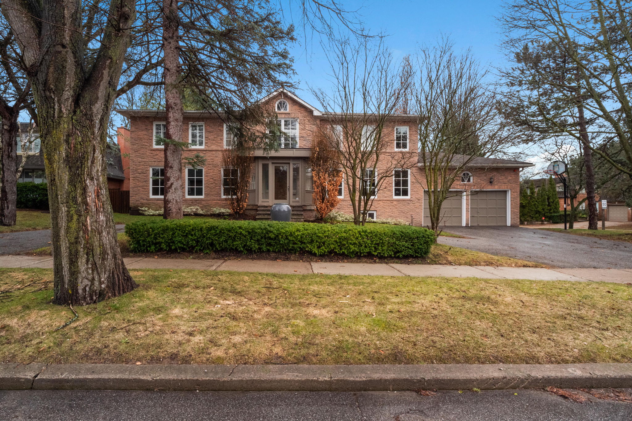 3 Sagewood Dr Toronto, ON M3B 1T4