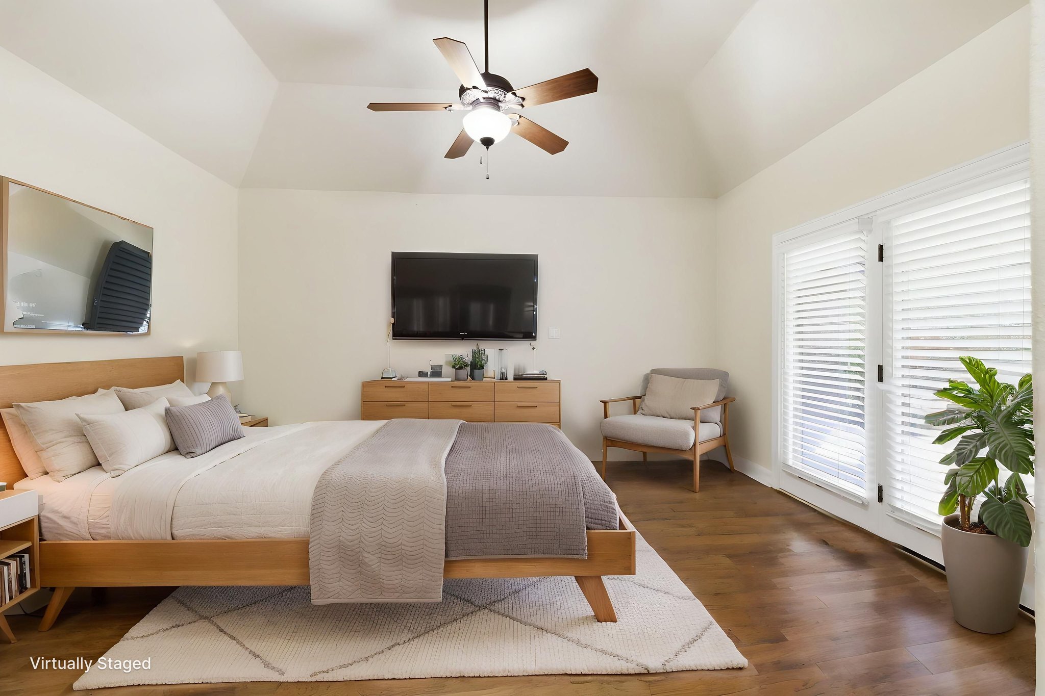 8Y8A2369 virtually staged.jpeg