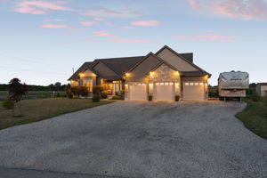  Photo 0
