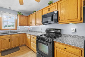 https://cdn.aryeo.com/listings/3-weisner-pkwy-methuen-ma-01844-17585015/resized/thumbnail/thumbnail-0197f4aa-e423-70a0-9013-91c5da9e6d80.jpeg