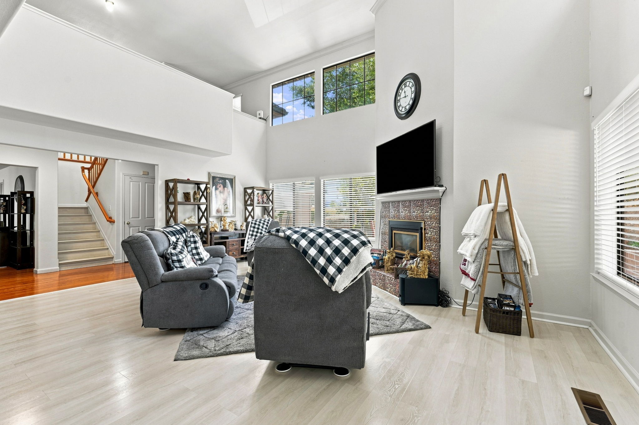 011_F8_3 Wildwood Pl