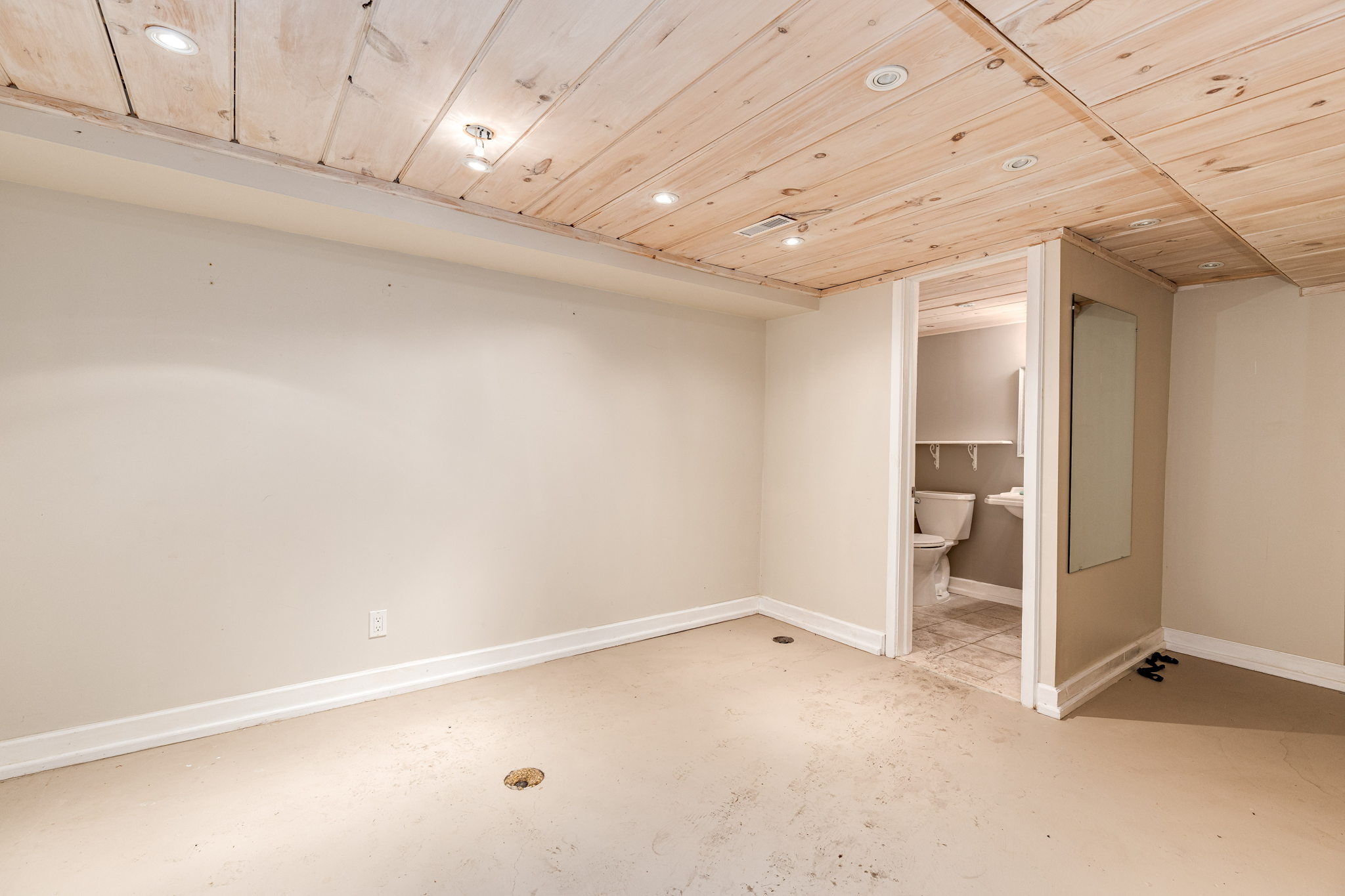 Toronto property showcase — delivered property photograph 29