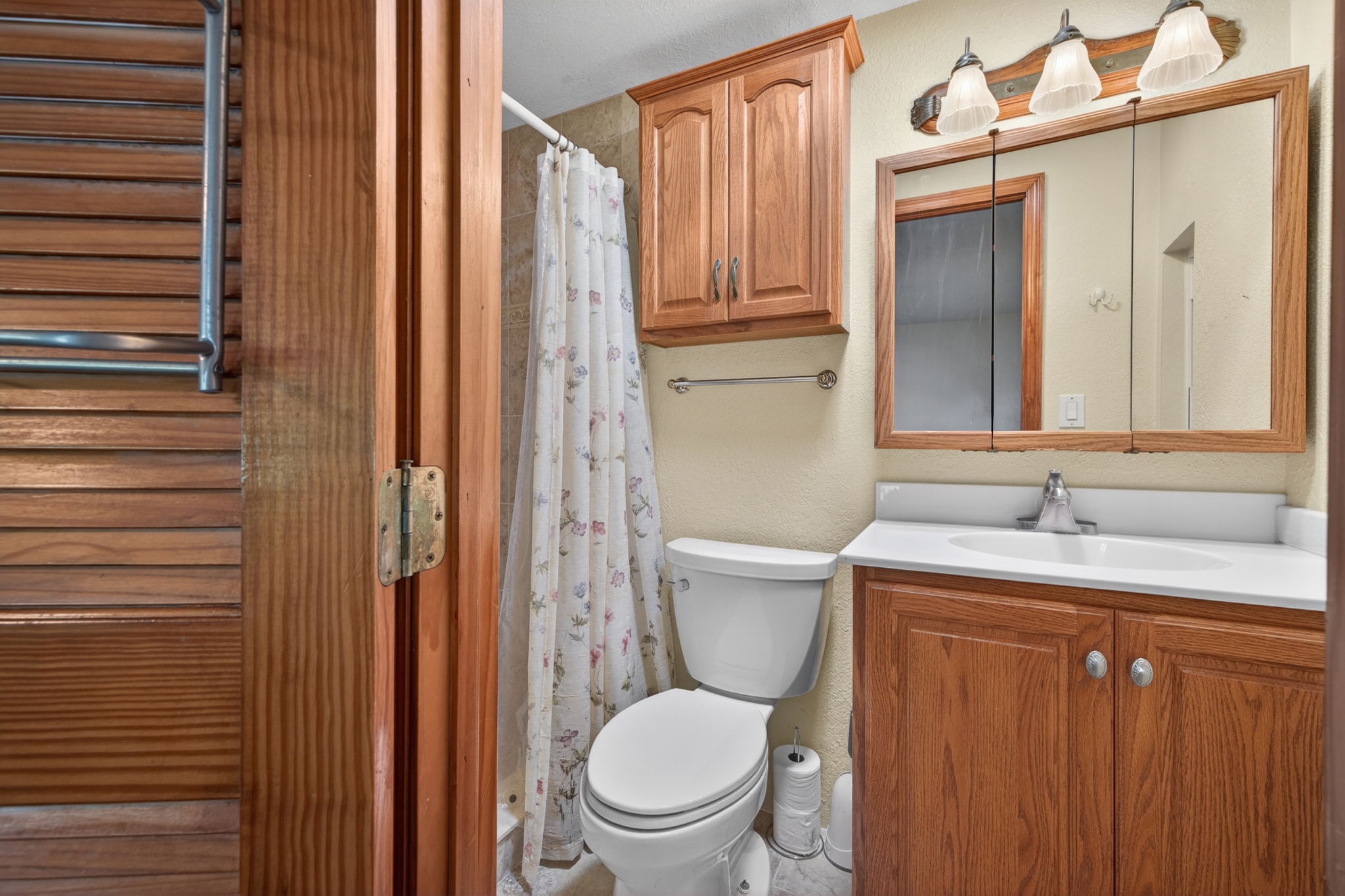 Guest Bathroom 2 of 2