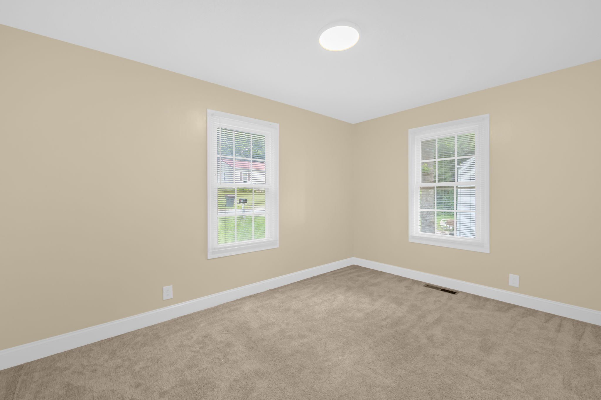 30 Circle Dr-16