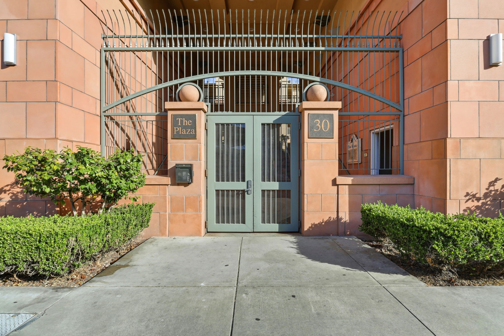 003_F8_30 E Julian St 203