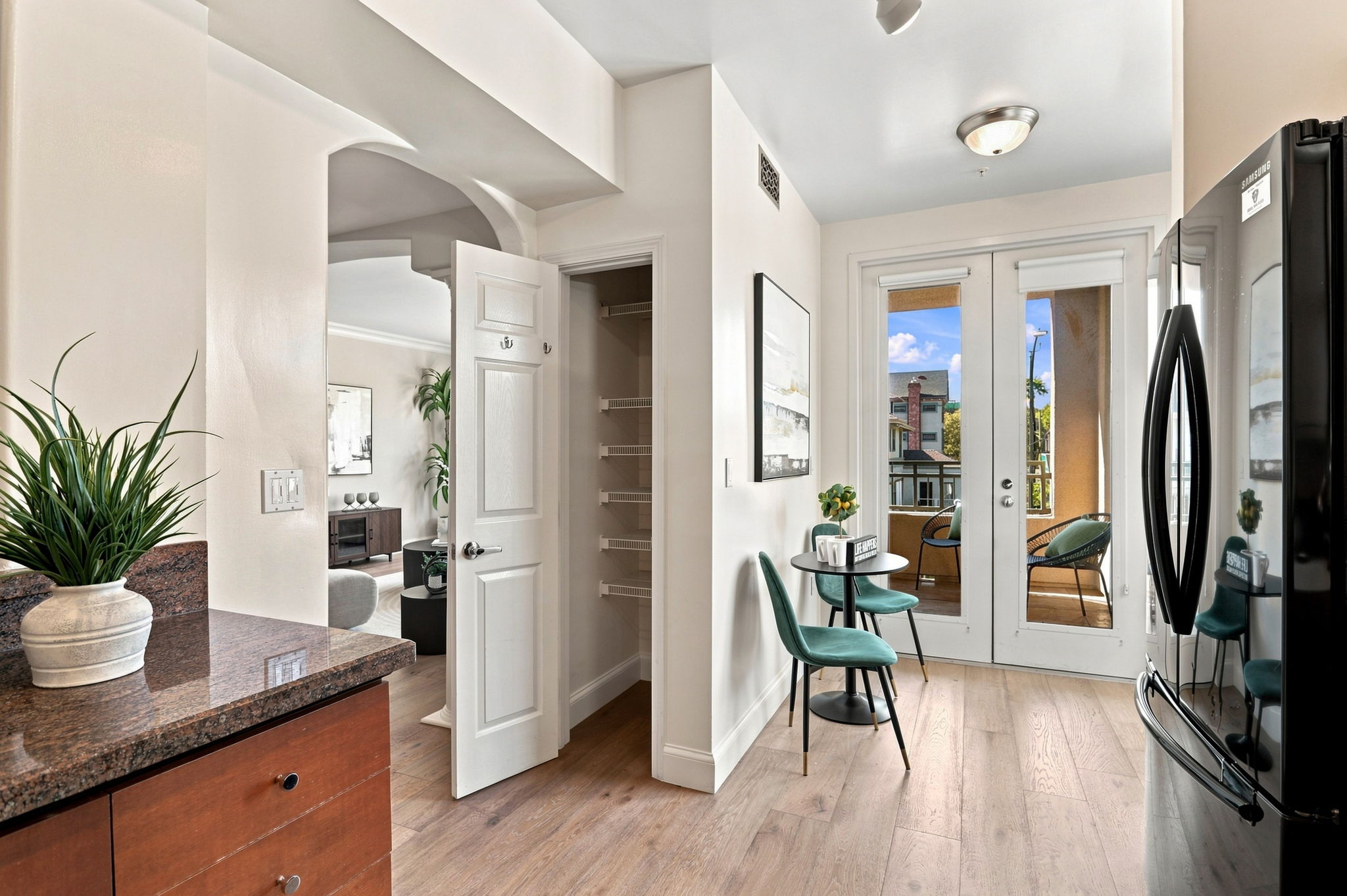 013_F8_30 E Julian St 203