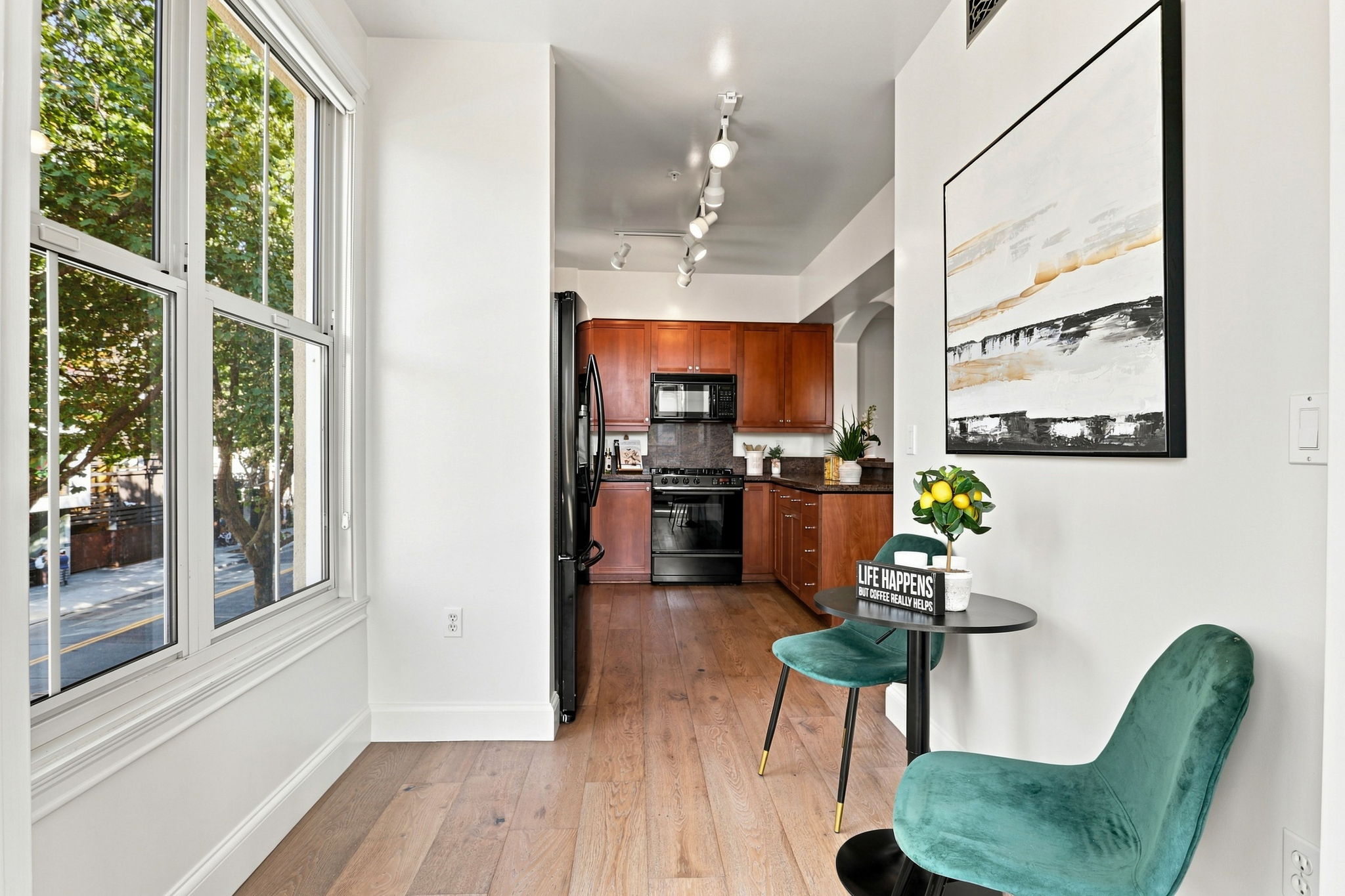 014_F8_30 E Julian St 203