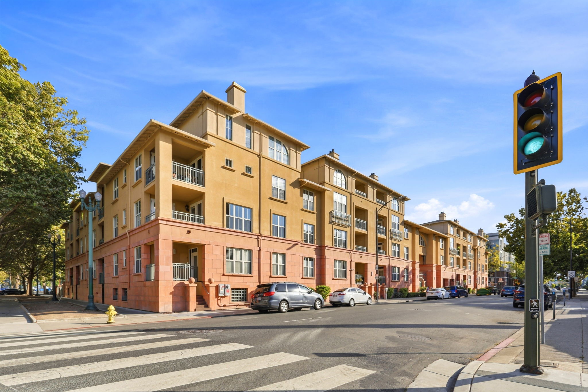 039_F8_30 E Julian St 203