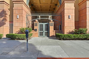 001_F8_30 E Julian St 203