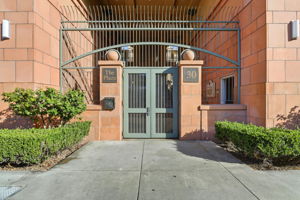 003_F8_30 E Julian St 203