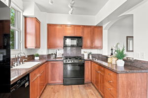 011_F8_30 E Julian St 203