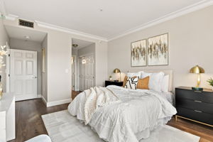022_F8_30 E Julian St 203
