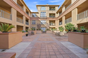 036_F8_30 E Julian St 203