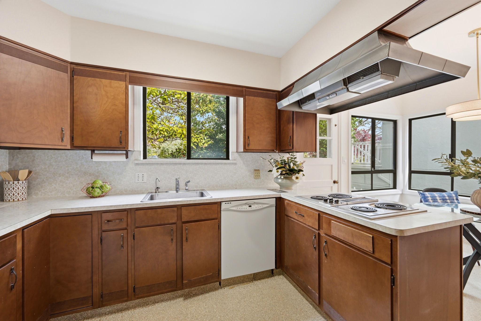 015_F8_30 Elmhurst Dr