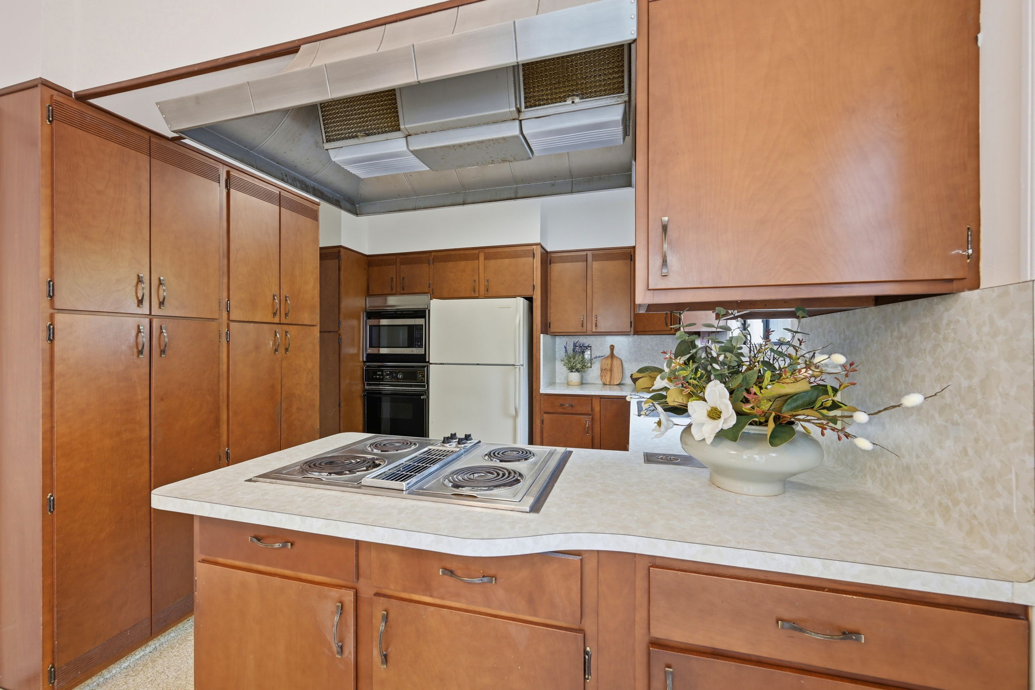 016_F8_30 Elmhurst Dr