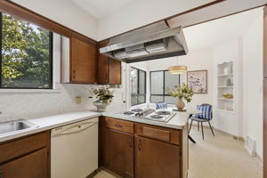 014_F8_30 Elmhurst Dr