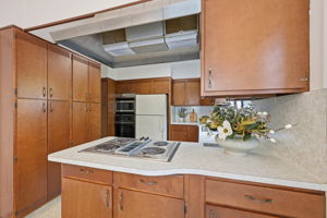 016_F8_30 Elmhurst Dr
