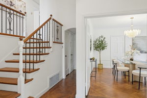 024_F8_30 Elmhurst Dr