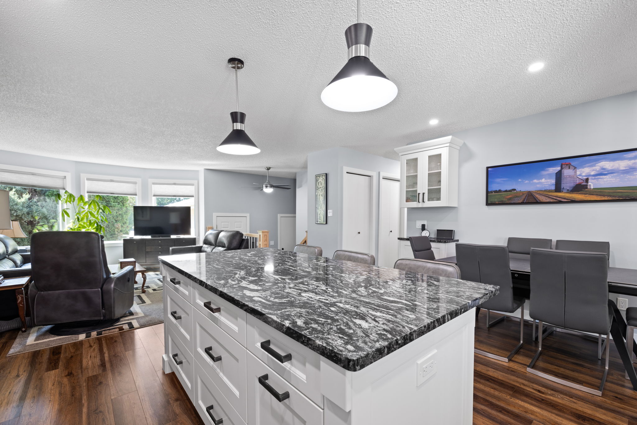 10. 30 Greensboro Dr. - Photos (185) - Kitchen