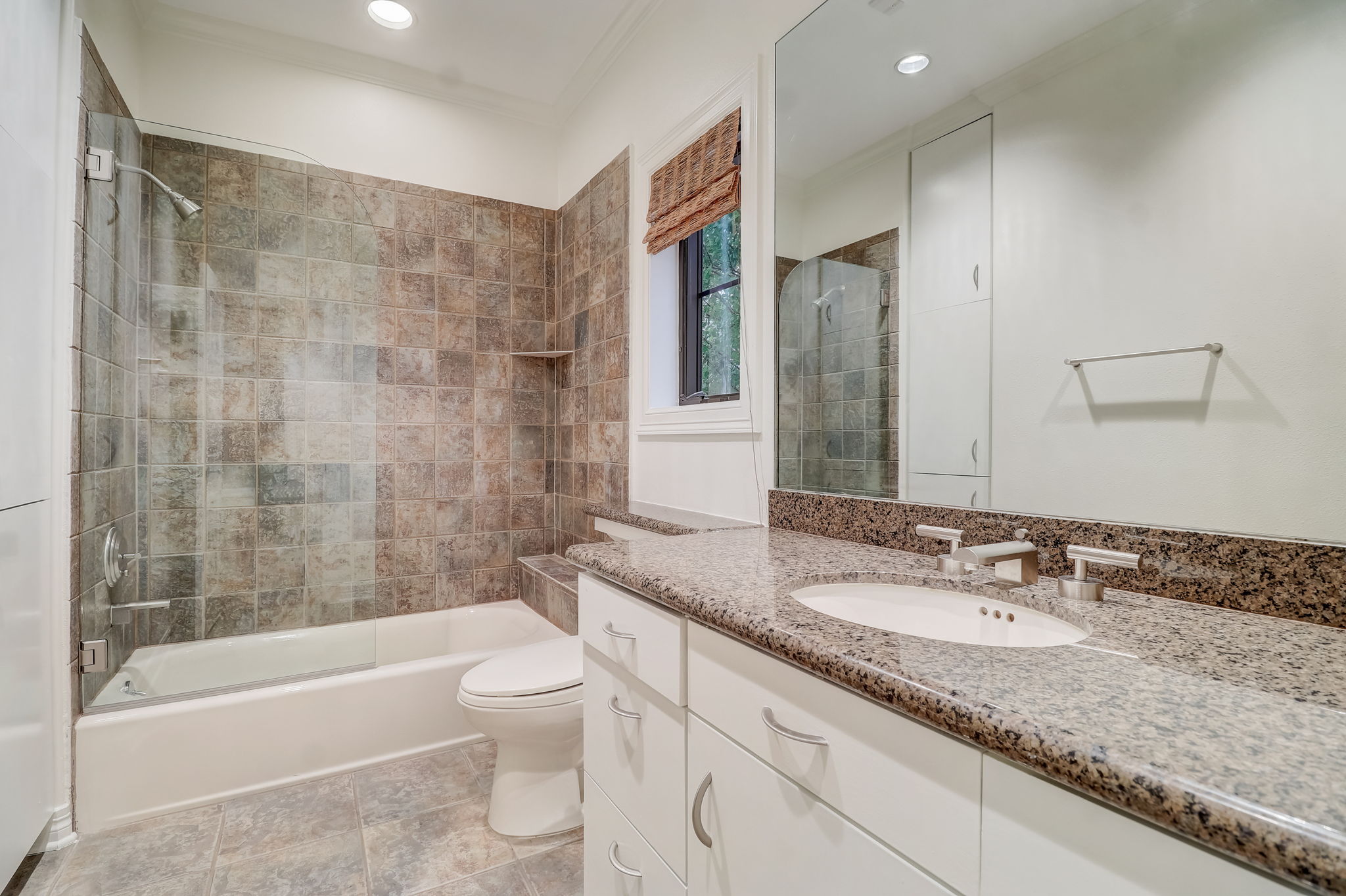 30 Hackberry Ln A, Houston, TX 77027 ShowingTime+ Listing Media Services