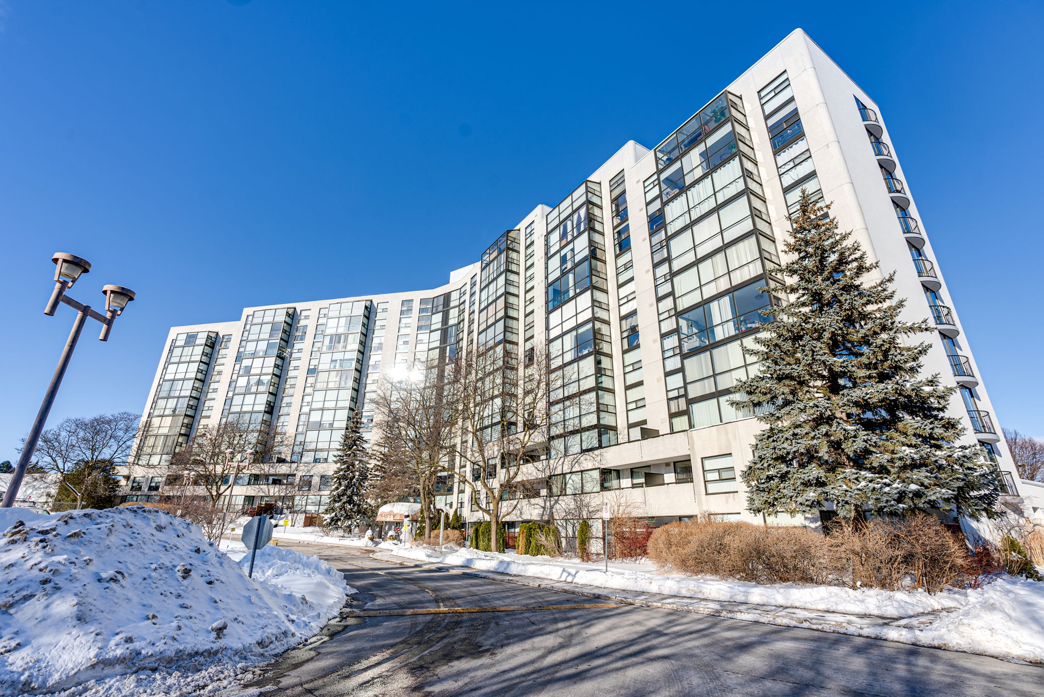 30 Harding Blvd W Unit PH 01 Richmond Hill, ON L4C 9M3