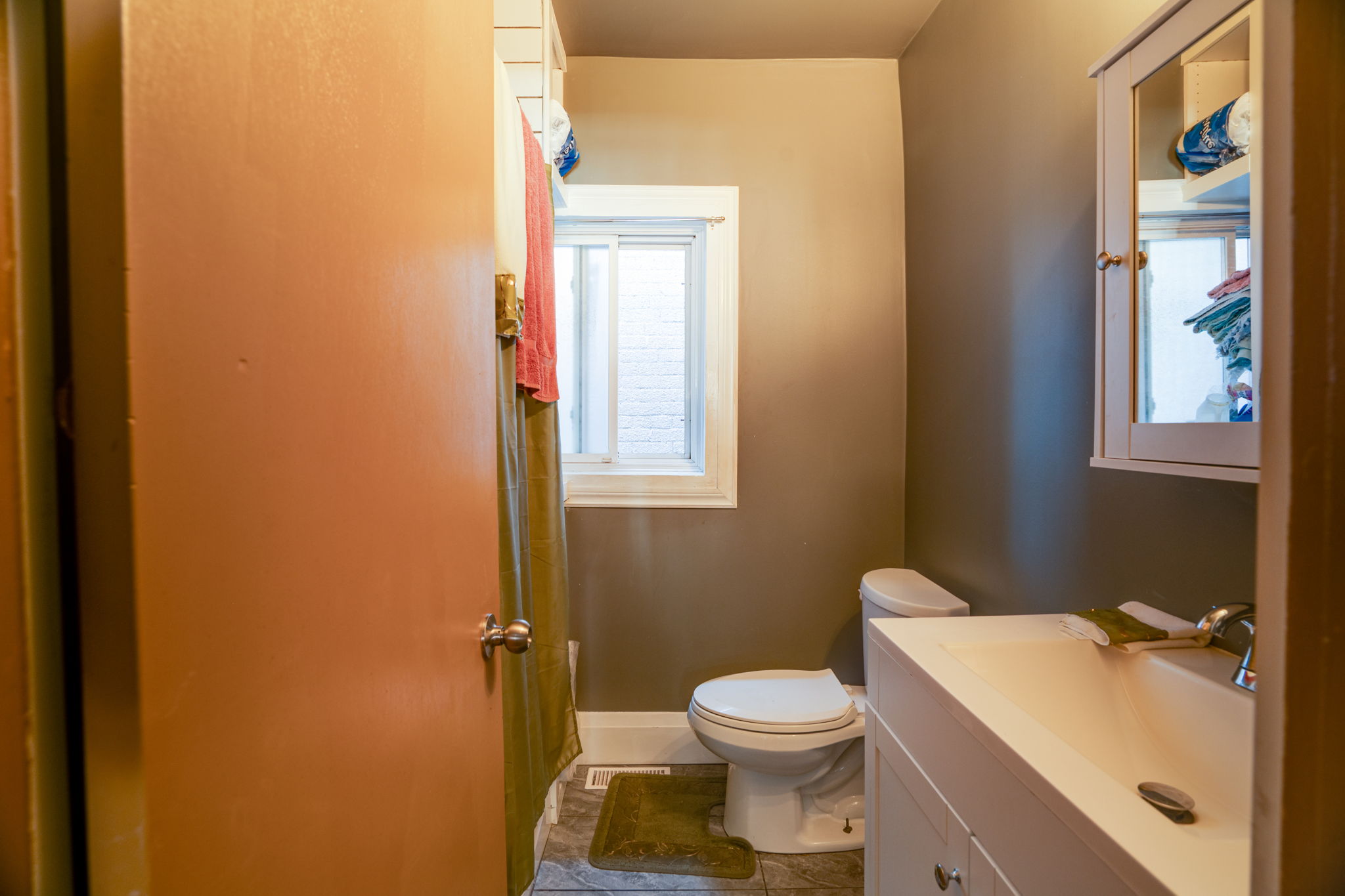 30 Hertford Ave Toronto, ON M6M 1S1