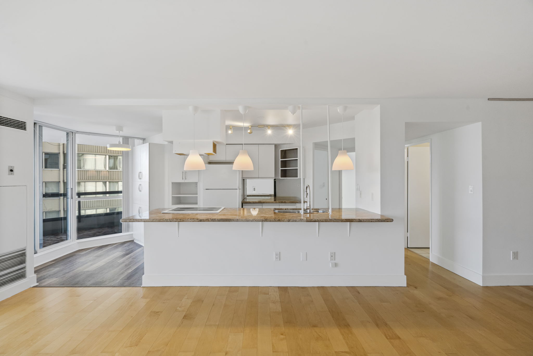 30 Holly St Unit 1002 Toronto, ON M4S 3C2