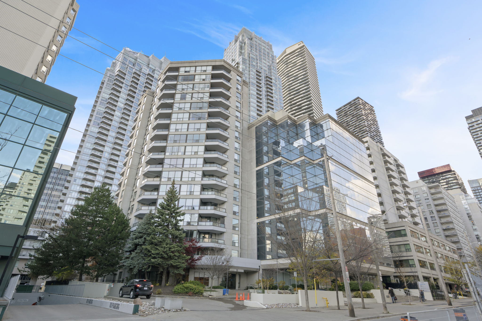 30 Holly St Unit 1002 Toronto, ON M4S 3C2