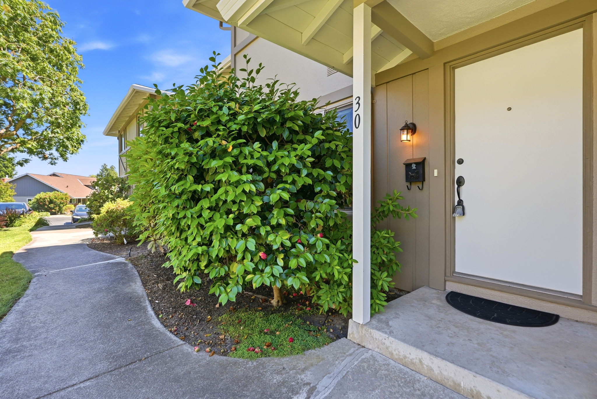 004_F8_30 Miramonte Dr