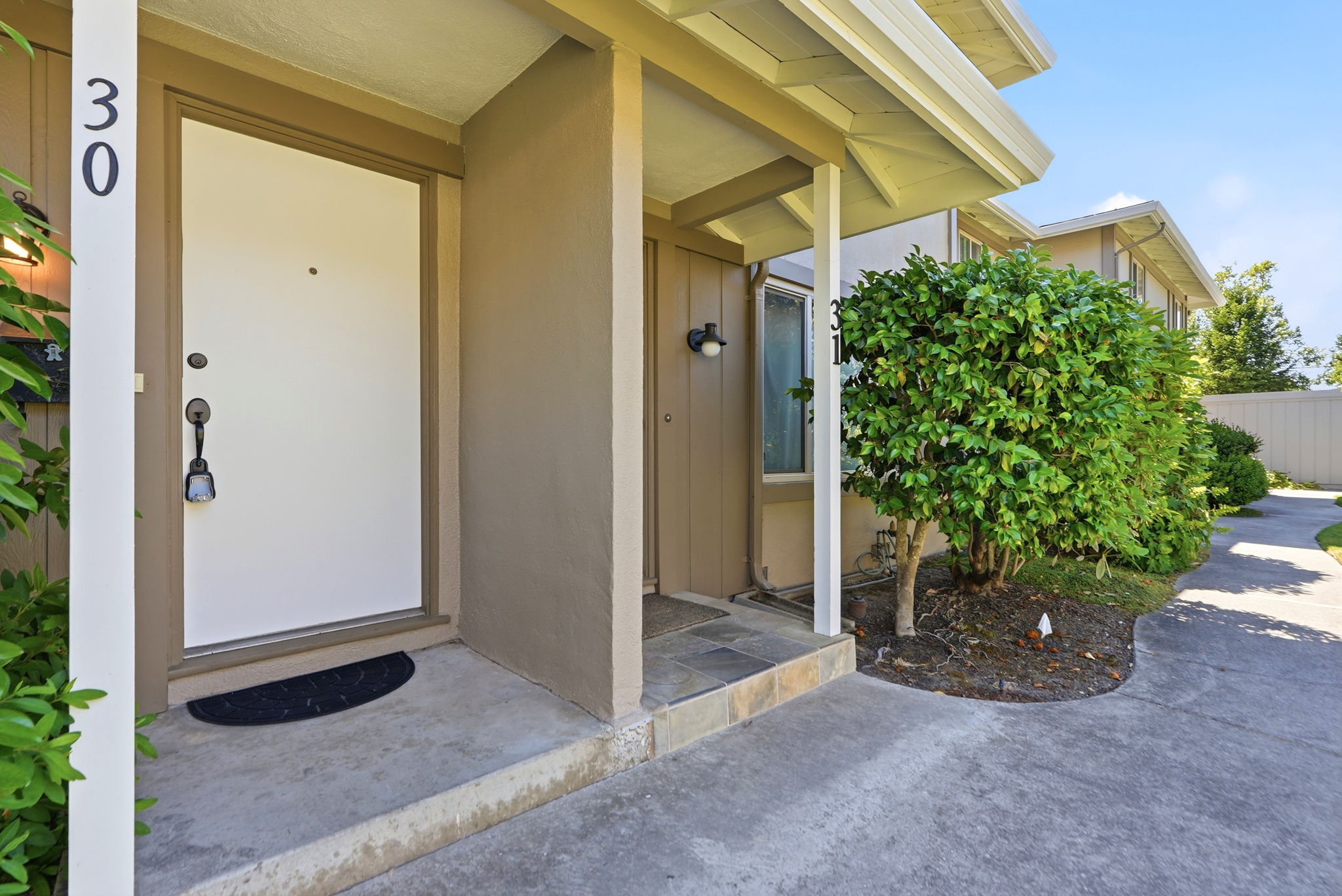 005_F8_30 Miramonte Dr