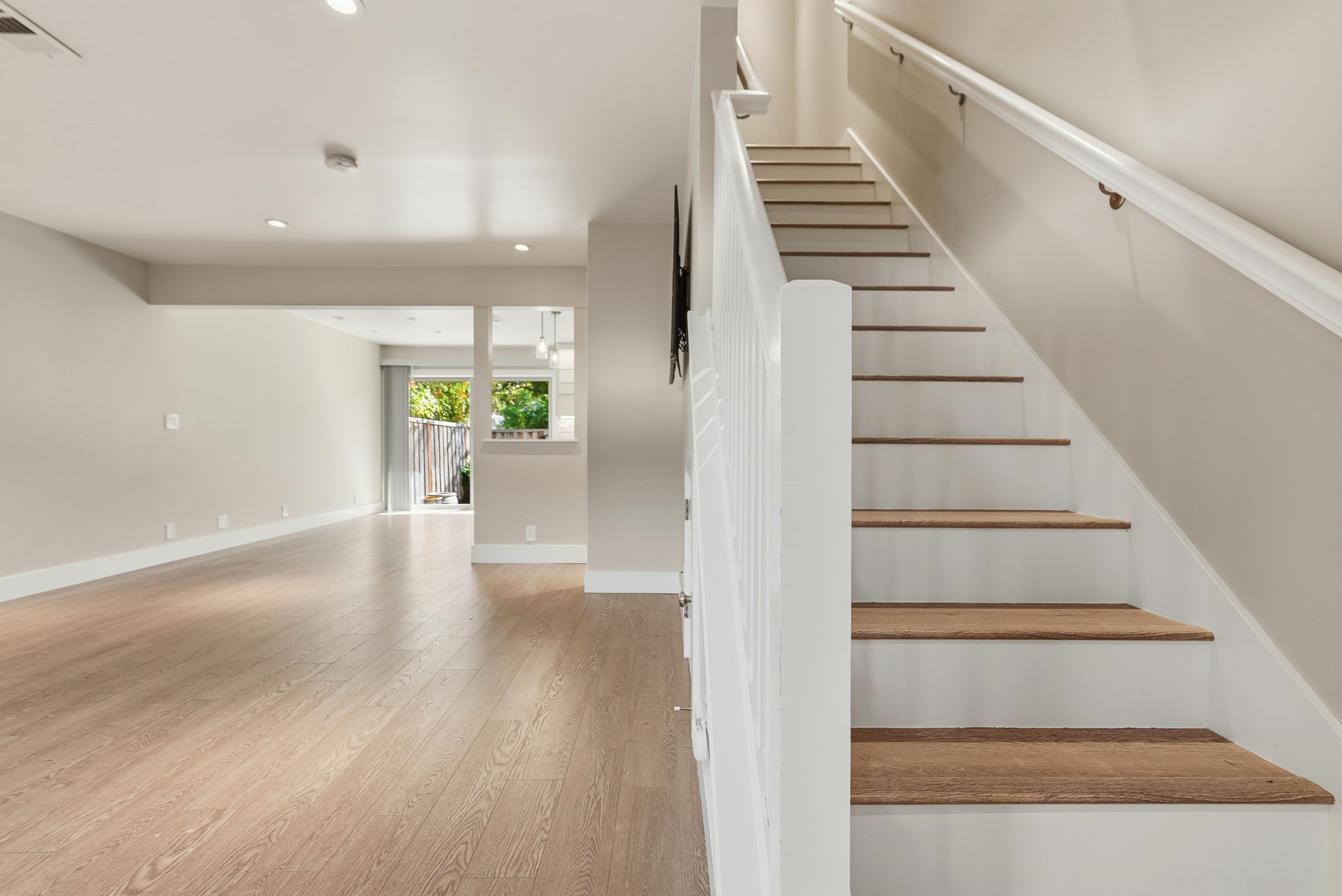 006_F8_30 Miramonte Dr