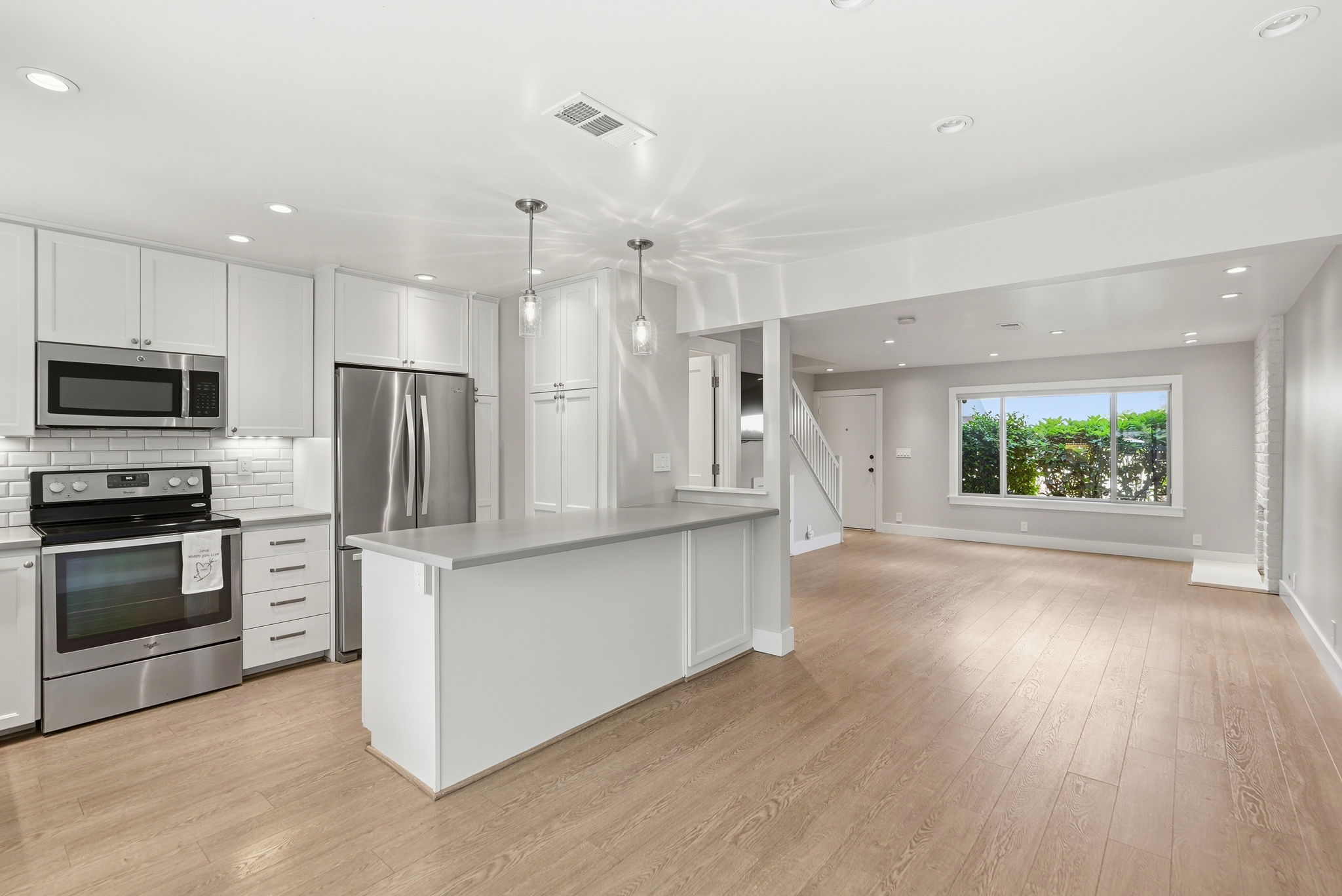 017_F8_30 Miramonte Dr
