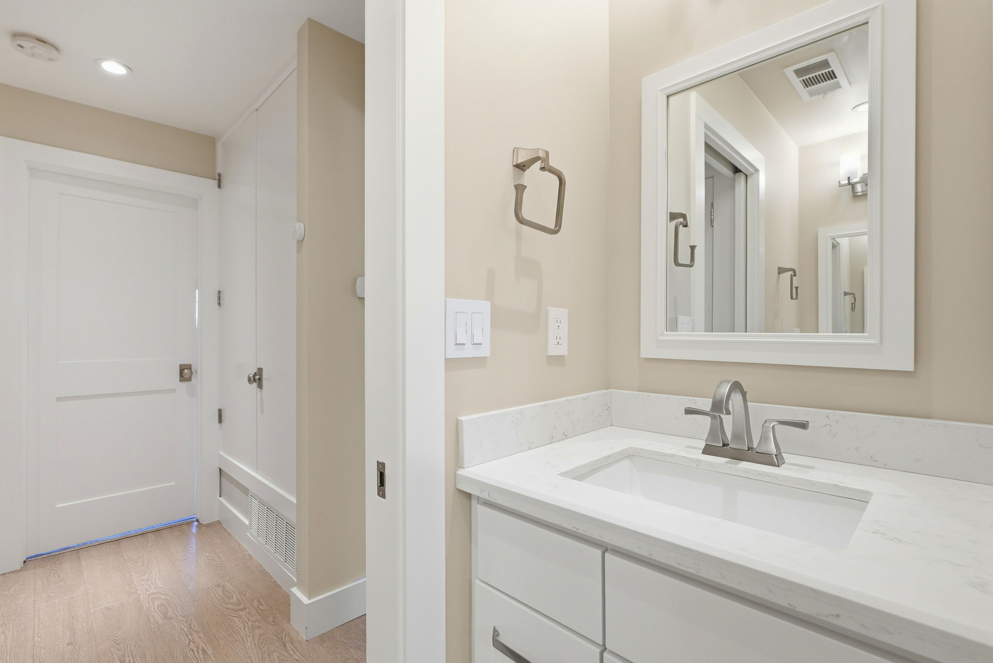 030_F8_30 Miramonte Dr