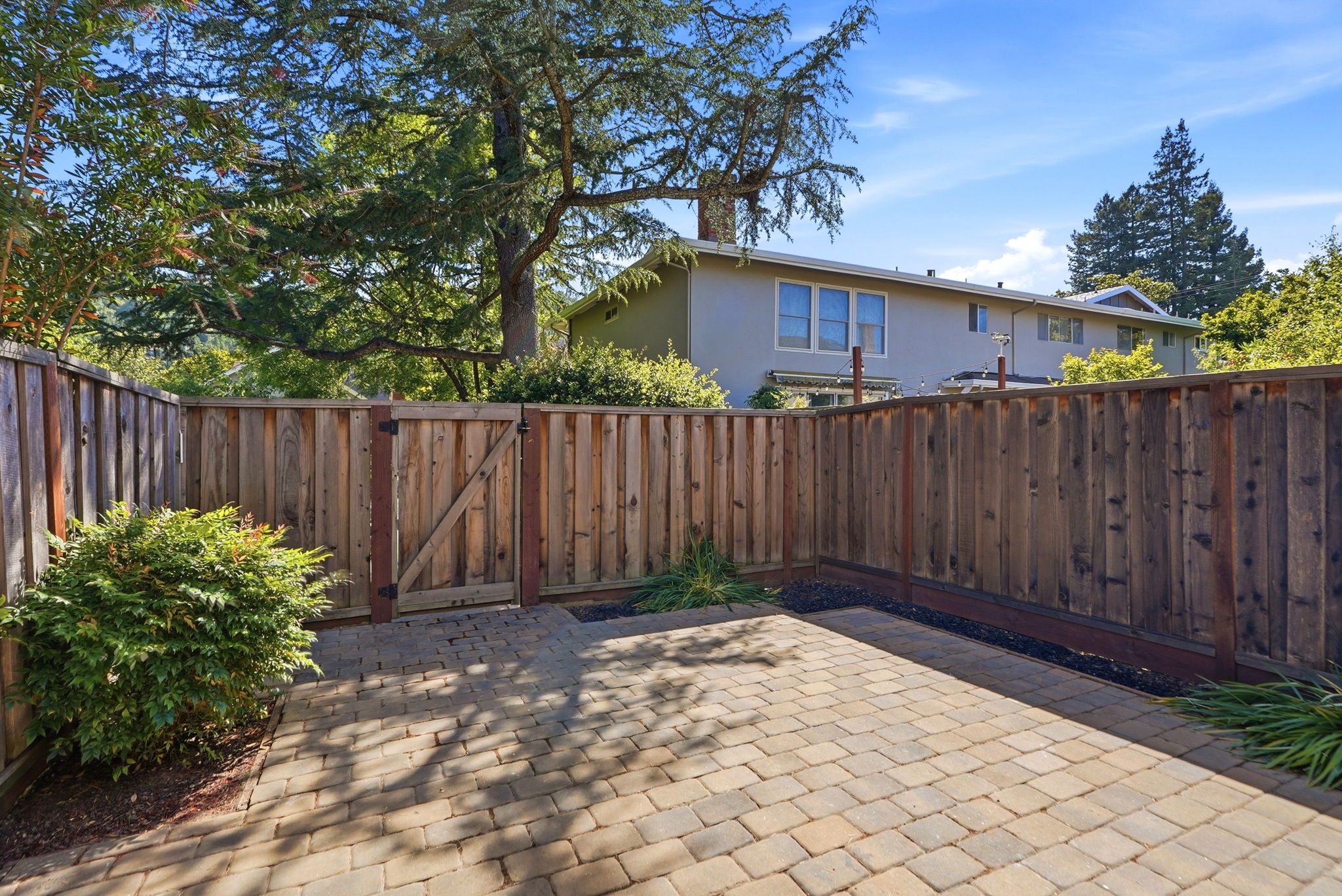 037_F8_30 Miramonte Dr