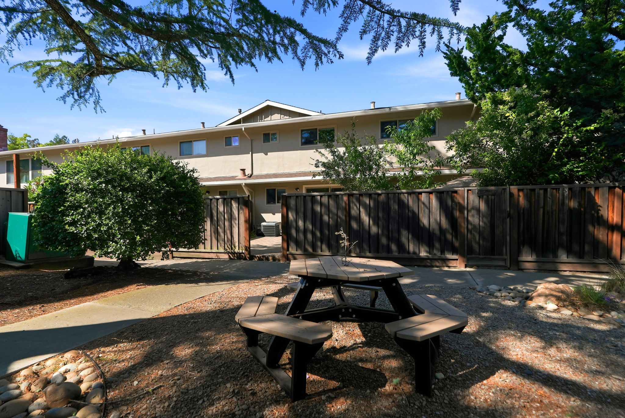 042_F8_30 Miramonte Dr