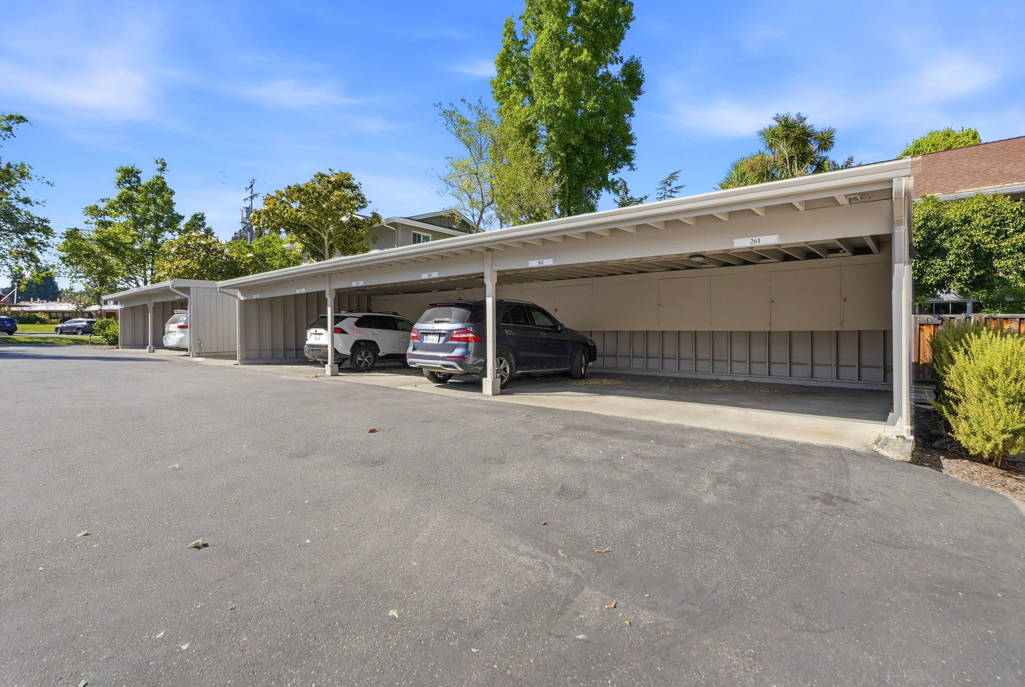 043_F8_30 Miramonte Dr