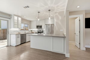 011_F8_30 Miramonte Dr