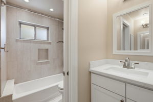 033_F8_30 Miramonte Dr