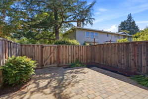 037_F8_30 Miramonte Dr